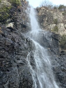 滝の音でリフレッシュ - 画像1